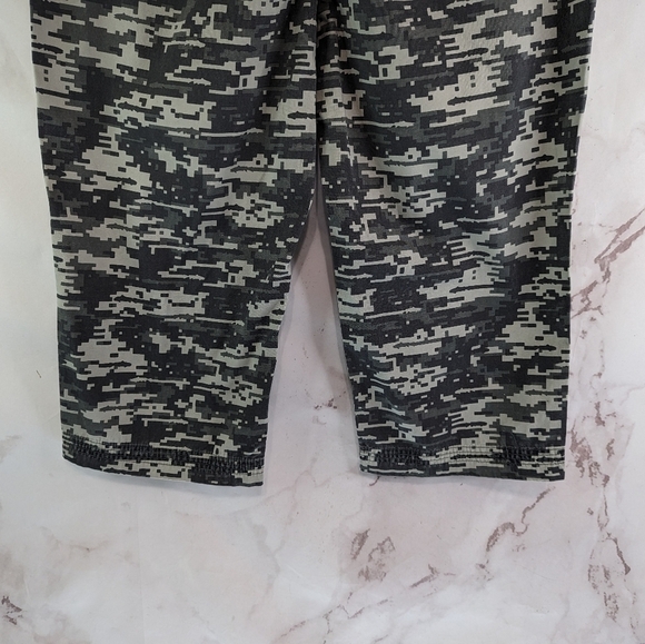 Orvis Pants Womens 12 Large Camo Capri Trout Bum Cotton Digital Woodland Crop - Picture 7 of 9